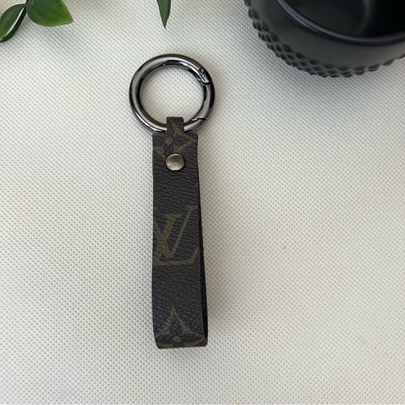 Repurposed LOUIS VUITTON LV Monogram Leather Lined Keychain Unisex - Picture 3 of 5